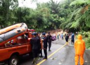 Jenazah Korban Longsor Jalan Sumbar-Riau Tiba di Batusangkar