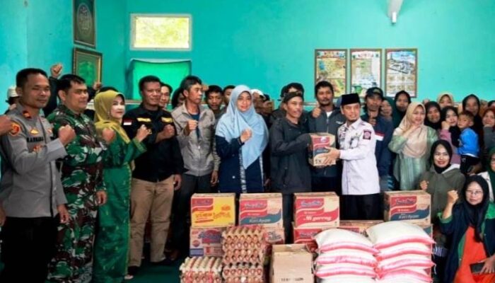 68 Orang Pengungsi Marapi Terima Bantuan Logistik