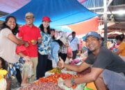 Berbelanja di Pasar Lumbanjulu, Bupati Berintegrasi dengan Warga