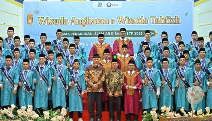 Gubernur Hadiri Wisuda Tahfidz Ponpes Ar-Risalah