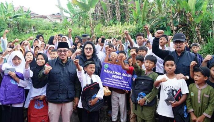 Korban Galodo Terima Bantuan Biaya Pendidikan