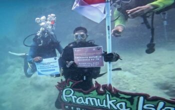 Uno dan Bendera Bawah Laut